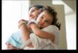 العناق الصادق: بناء الروابط العاطفية في نمو الطفل