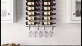صياغة رفوف النبيذ الخشبية: تخزين DIY للخمرات الخاصة بك