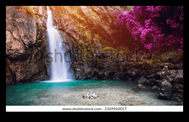 ما هو الدور الذي تلعبه الشلالات في تشكيل جماليات المناظر الطبيعية؟