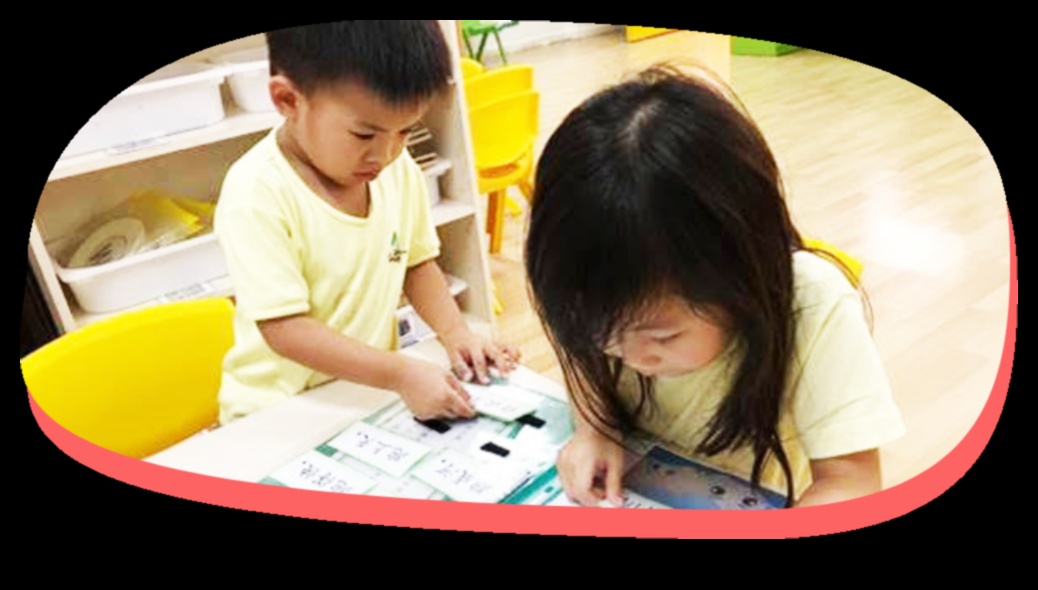 اللغويون الصغار: رعاية التطور اللغوي المبكر